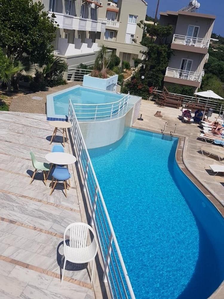 Pelagia Bay Hotel อาเยีย เปลาเยีย ภายนอก รูปภาพ